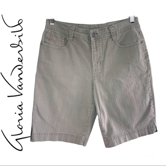 VINTAGE🧚♀️Gloria Vanderbilt Gray Embroidered Women’s Denim Shorts Size 12 - Picture 1 of 13